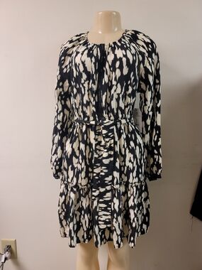 Time and Tru Black and Cream Printed Long Sleeve Tiered Dress with Tie